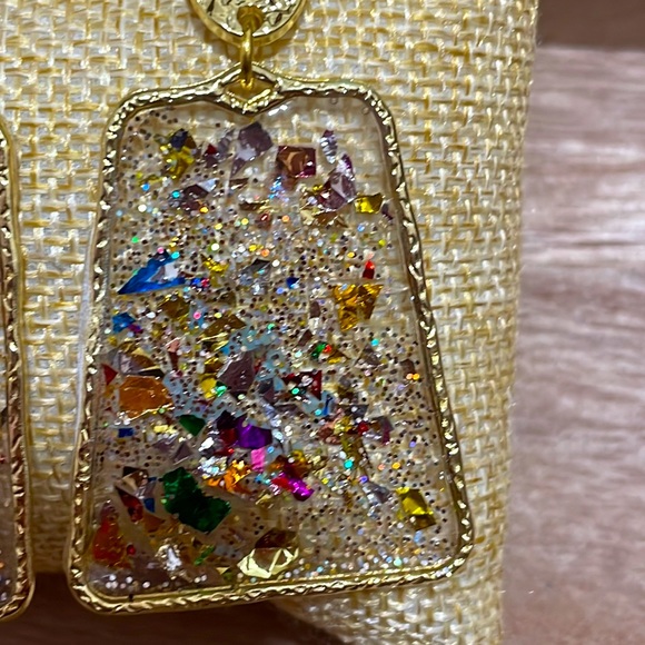 🎉💕 NEW ARRIVAL! Confetti Gold Multicolor Dangle Earrings Easter Gift - Picture 3 of 4